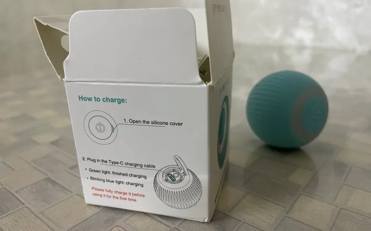 Коробка від розумного м'ячика для котів